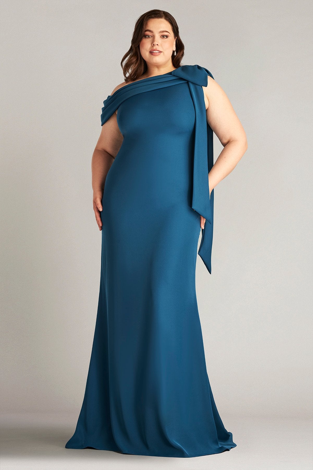Cassia Bow-Shoulder Crepe Gown - PLUS SIZE ECLPS Tadashi Shoji Official Online Boutique Cassia Bow-Shoulder Crepe Gown - PLUS SIZE ECLPS Tadashi Shoji Official Online Boutique