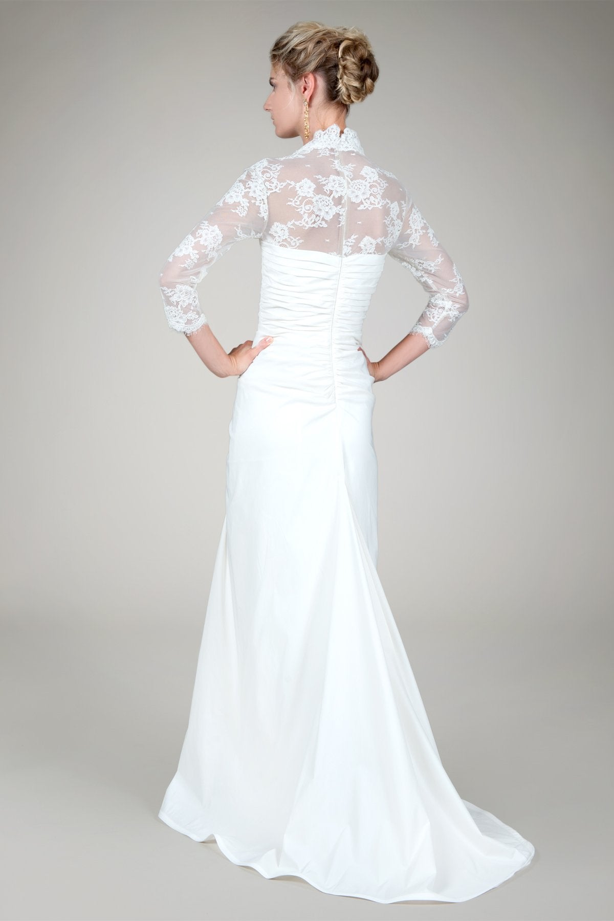 Sweetheart Lace Taffeta Gown in Ivory