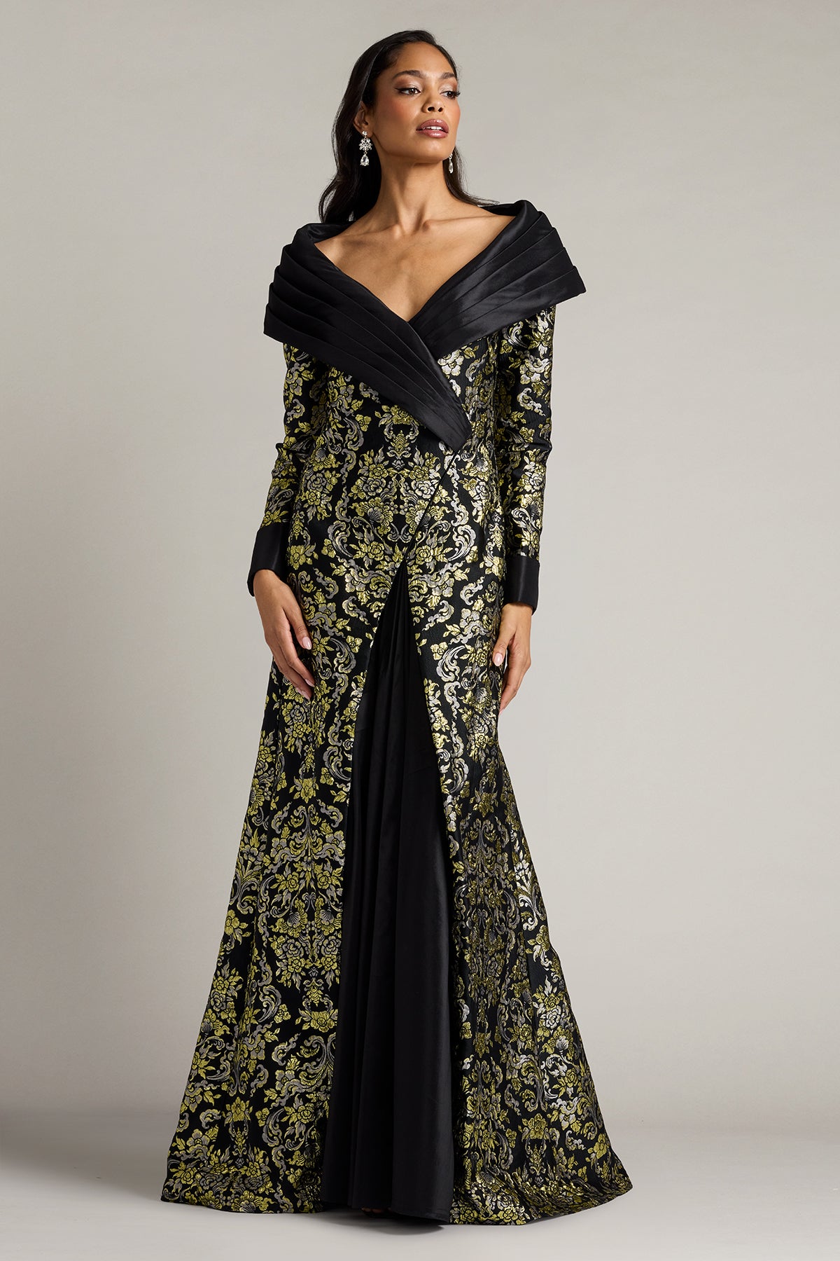 black and gold long dress Embroidered satin maxi with voluminous drapery Color: Black/Gold RASARIO Online Boutique 38 (FR) / Black/Gold trimmed long black formal dresses for prom. Black and Gold Prom Dresses