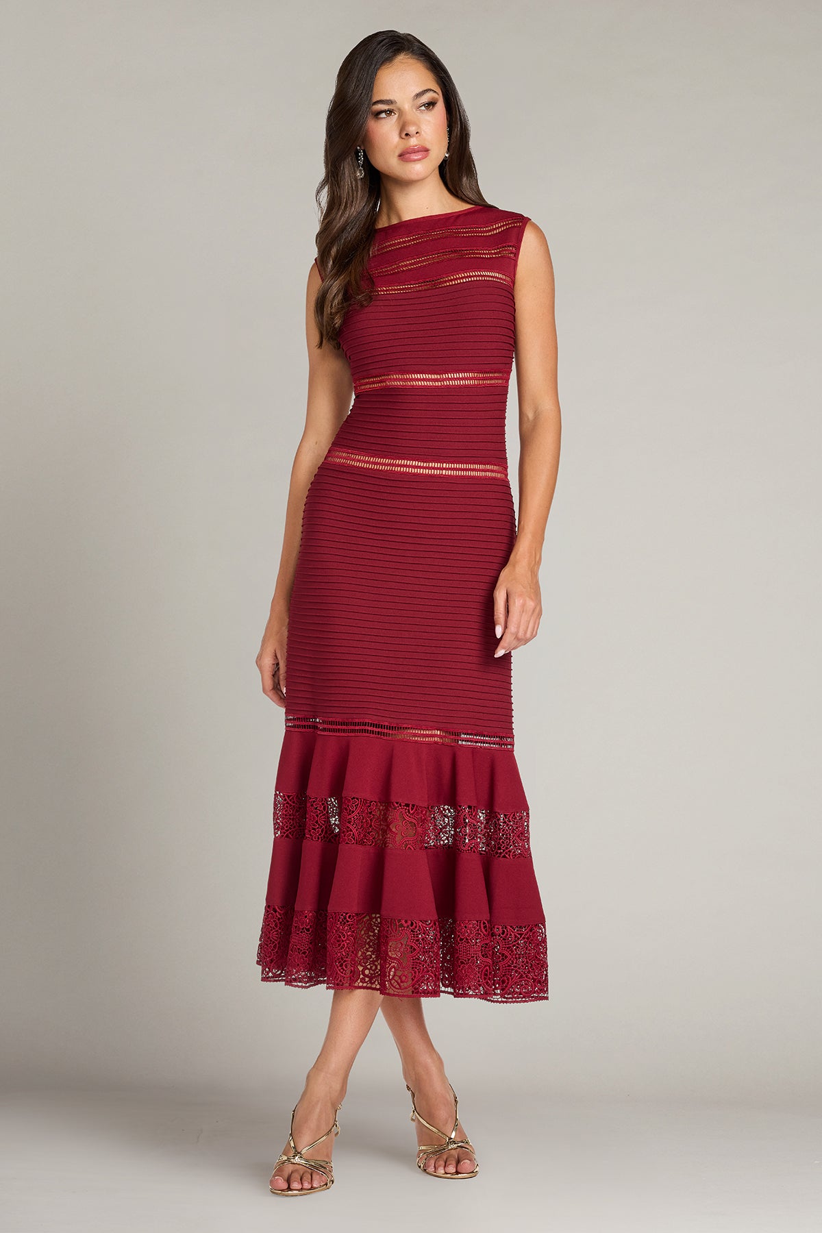 tadashi shoji cocktail dress Idly Embroidered Illusion while shimmering beaded accents add just the right amount of sparkle for weddings Tadashi Shoji CFI24314S - Short