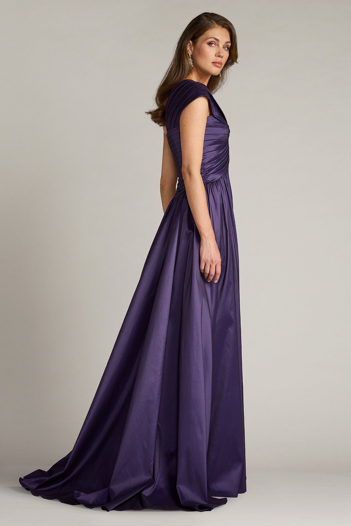 CY25318L-PLUM_SIDE