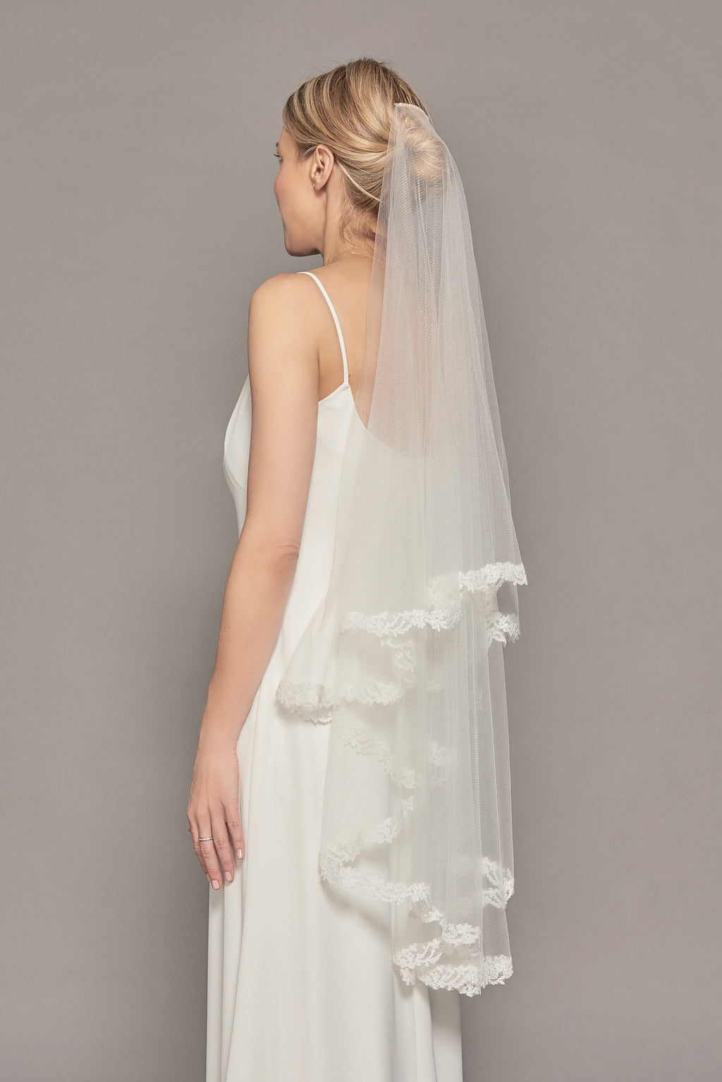 Tadashi Shoji - Reign Fingertip Veil