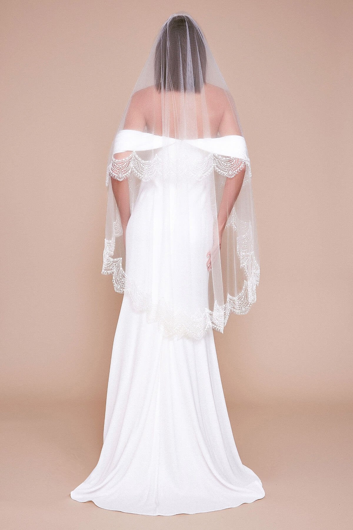 Tadashi Shoji - Harte Fingertip Mesh Veil