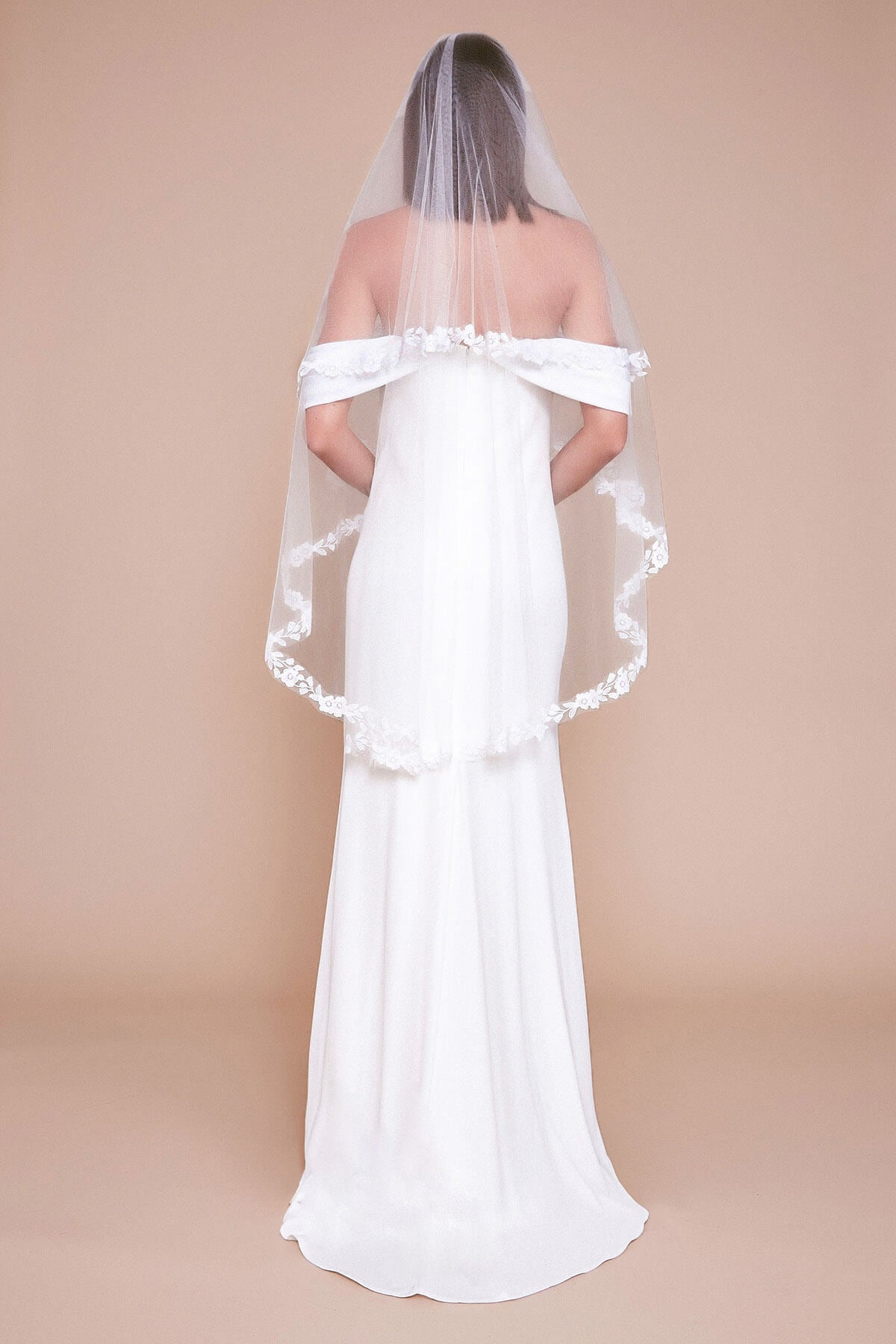 Tadashi Shoji - Ansari Fingertip Mesh Veil