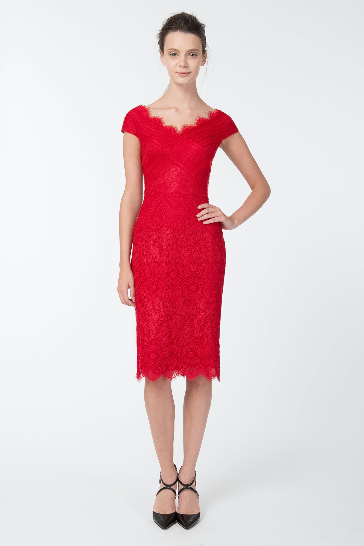 Chantilly Lace Scallop V-Neck Dress in Peppermint