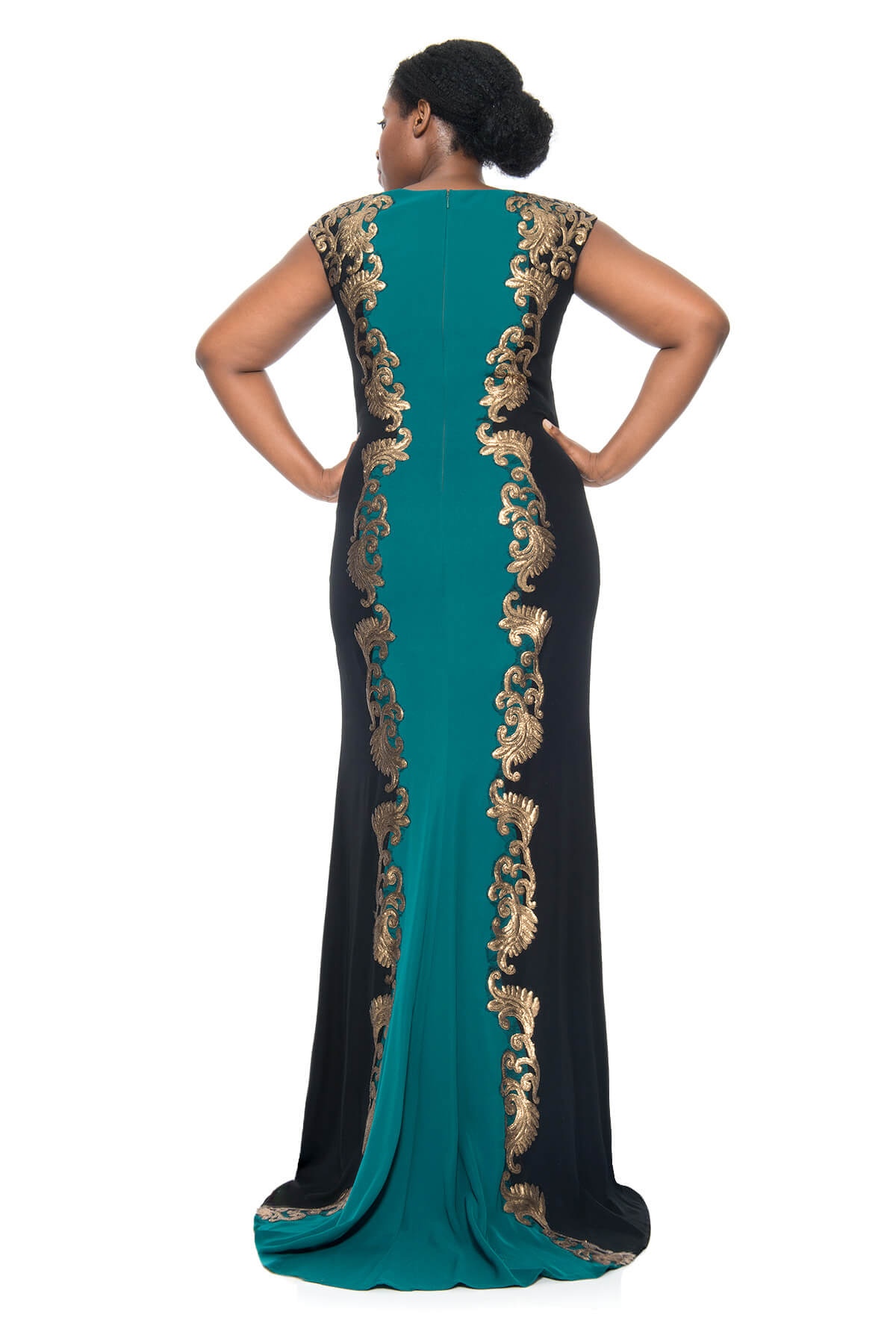 Tadashi Shoji Plus Size - Crepe Boatneck Gown with Metallic Paillette Detail