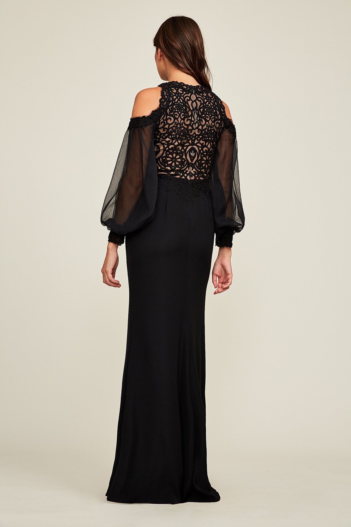 正月セール！DeliciousTaylormade “The BLAC Rani Cold-Shoulder Evening Gown – Tadashi Shoji Official Online