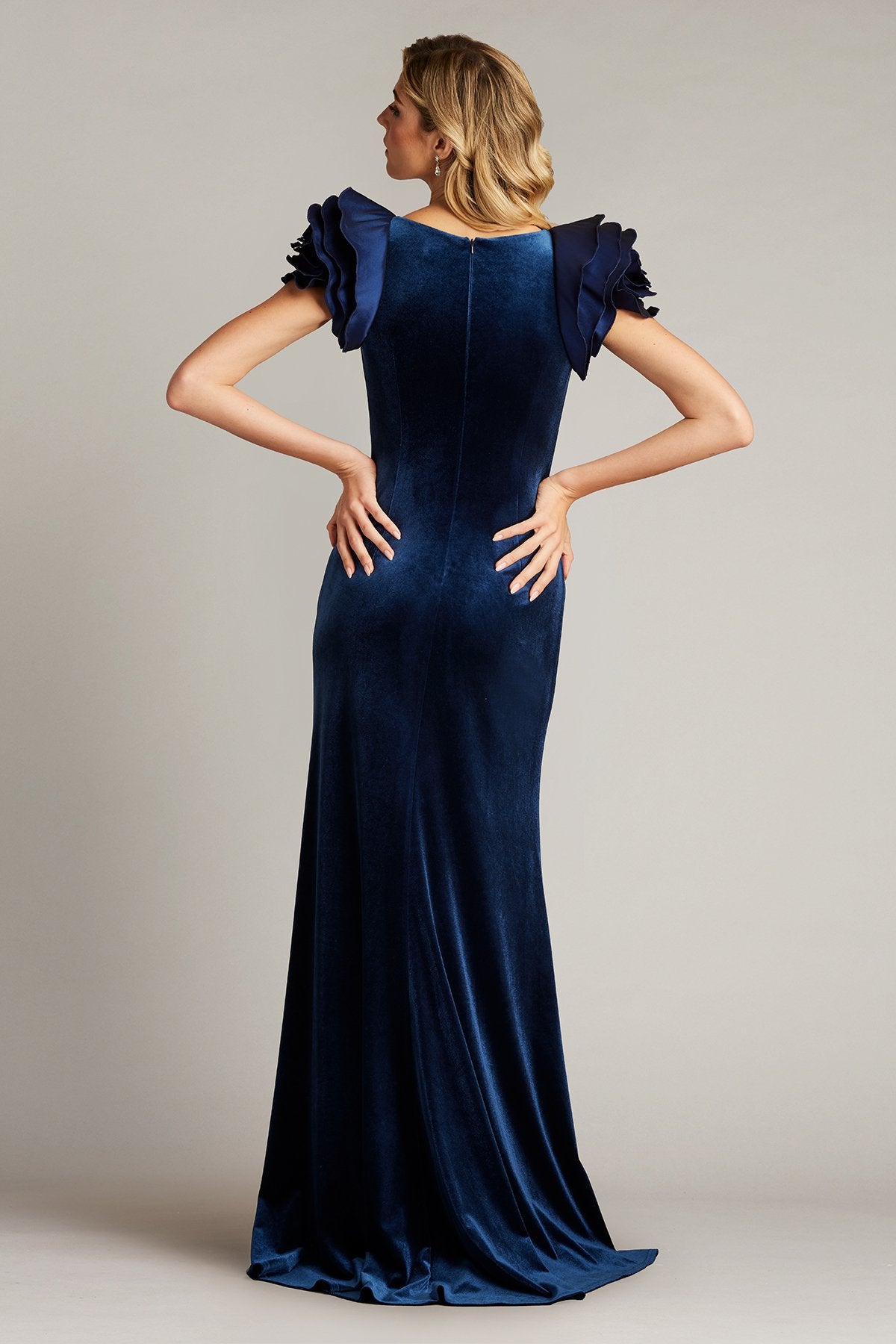 Maylee Rosette-Shoulder Velvet Gown – Tadashi Shoji Official