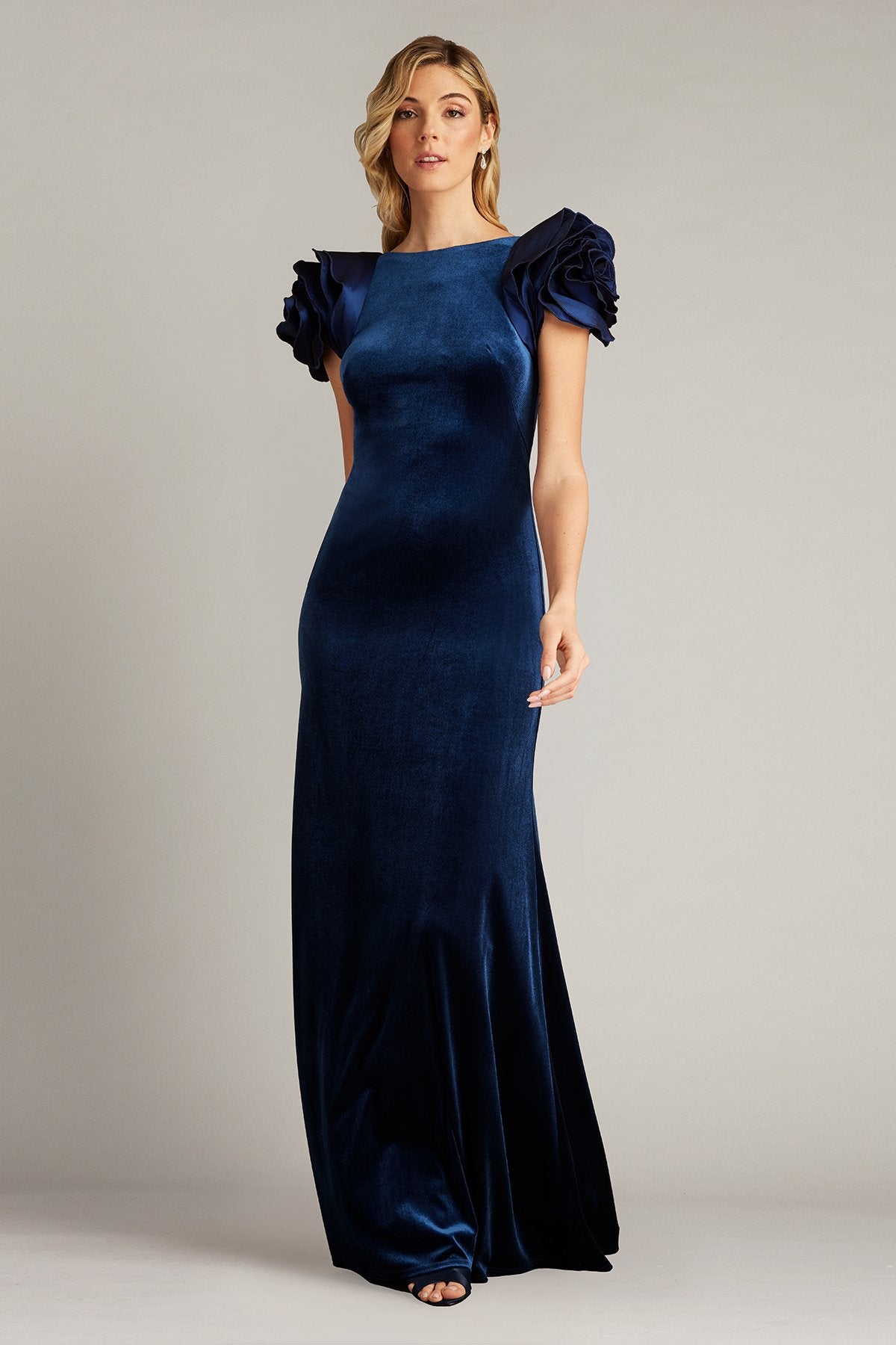 Maylee Rosette-Shoulder Velvet Gown – Tadashi Shoji Official
