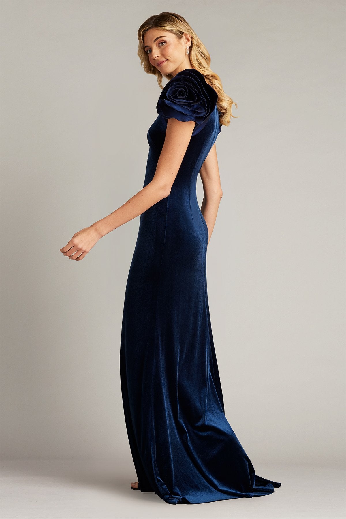 Maylee Rosette-Shoulder Velvet Gown – Tadashi Shoji Official