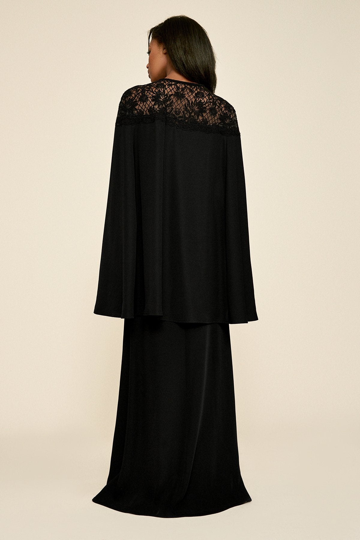 Tadashi Shoji - Neah Crepe Cape