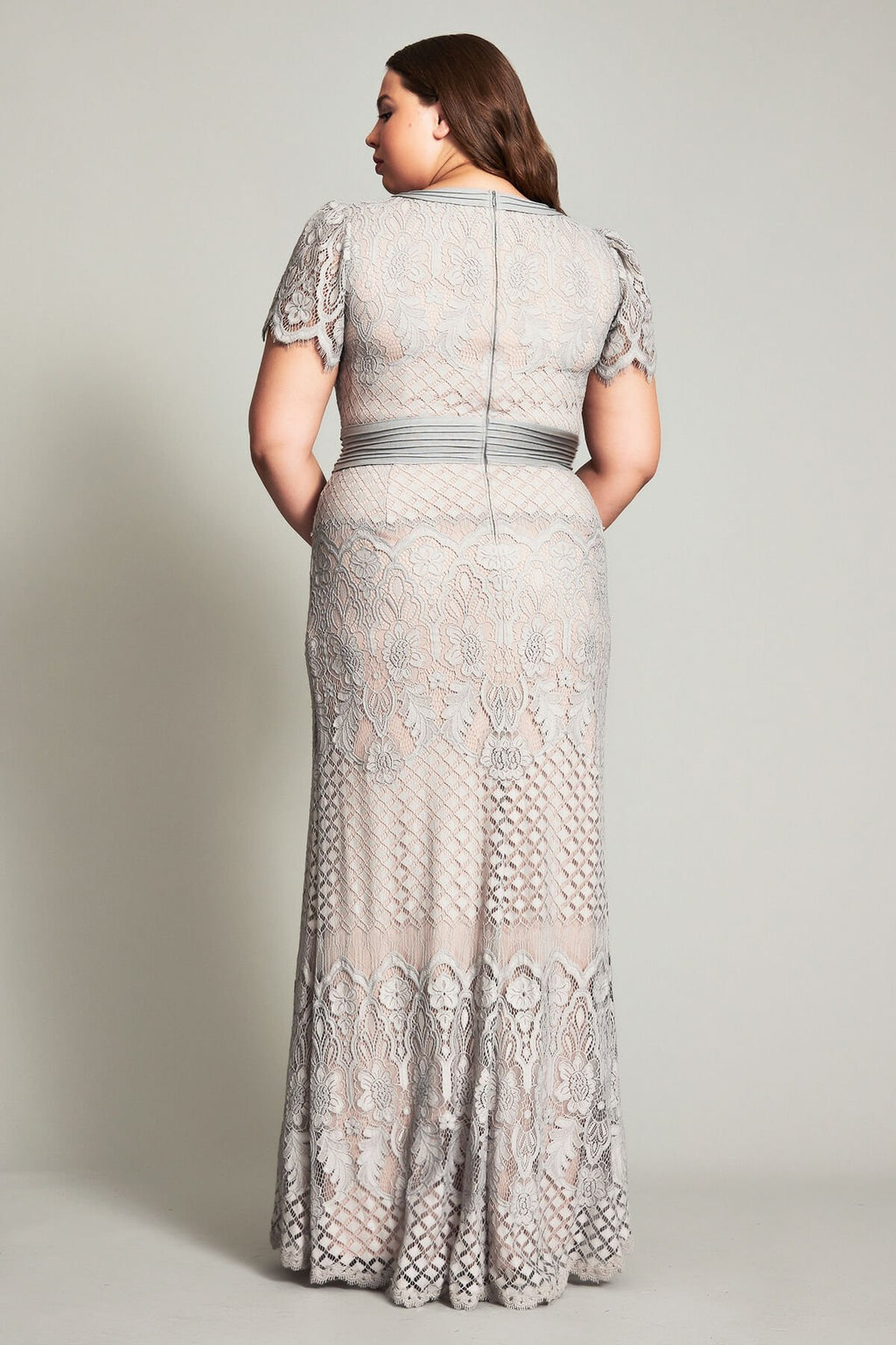 Dumin Lace Gown - PLUS SIZE