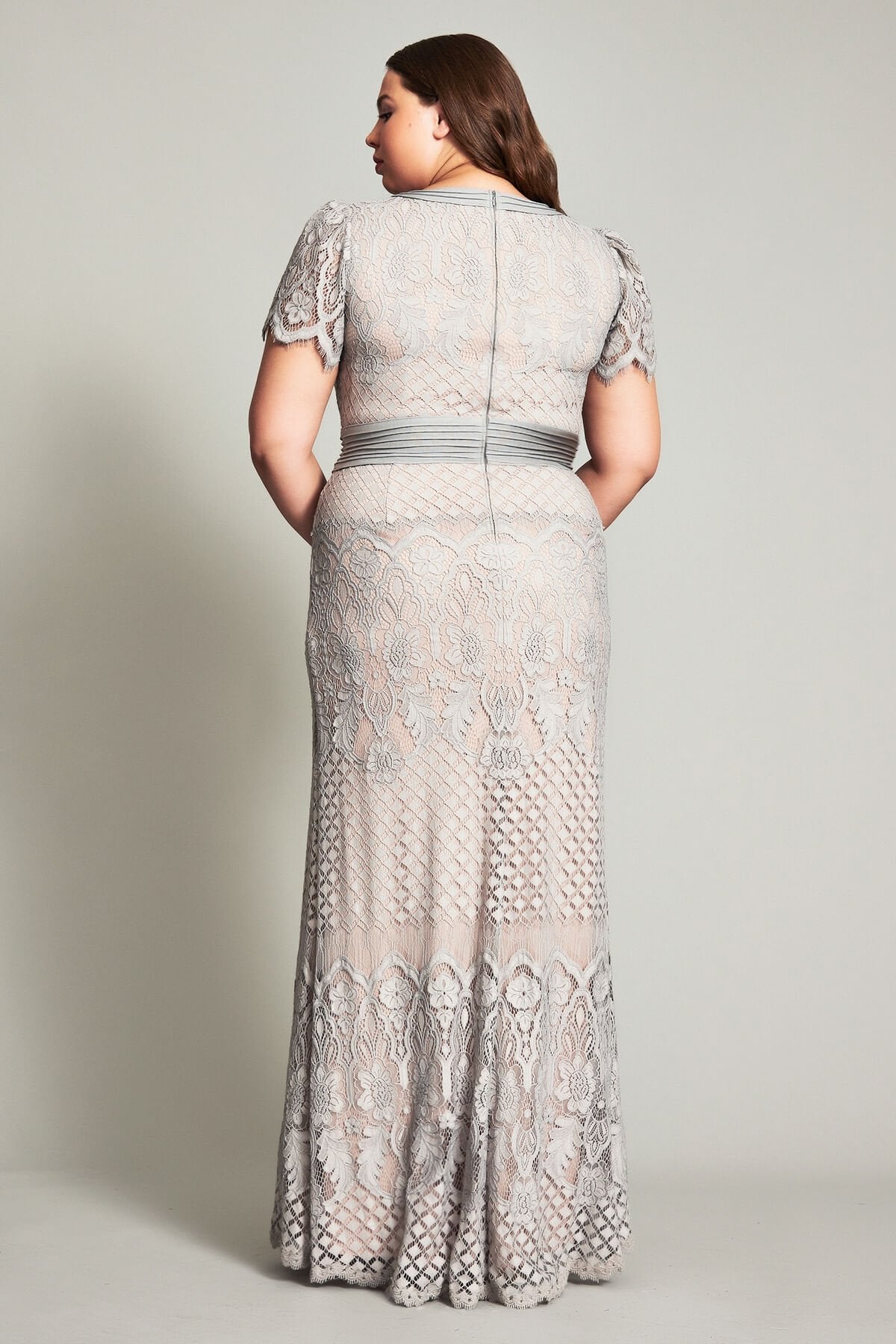 Dumin Lace Gown - PLUS SIZE