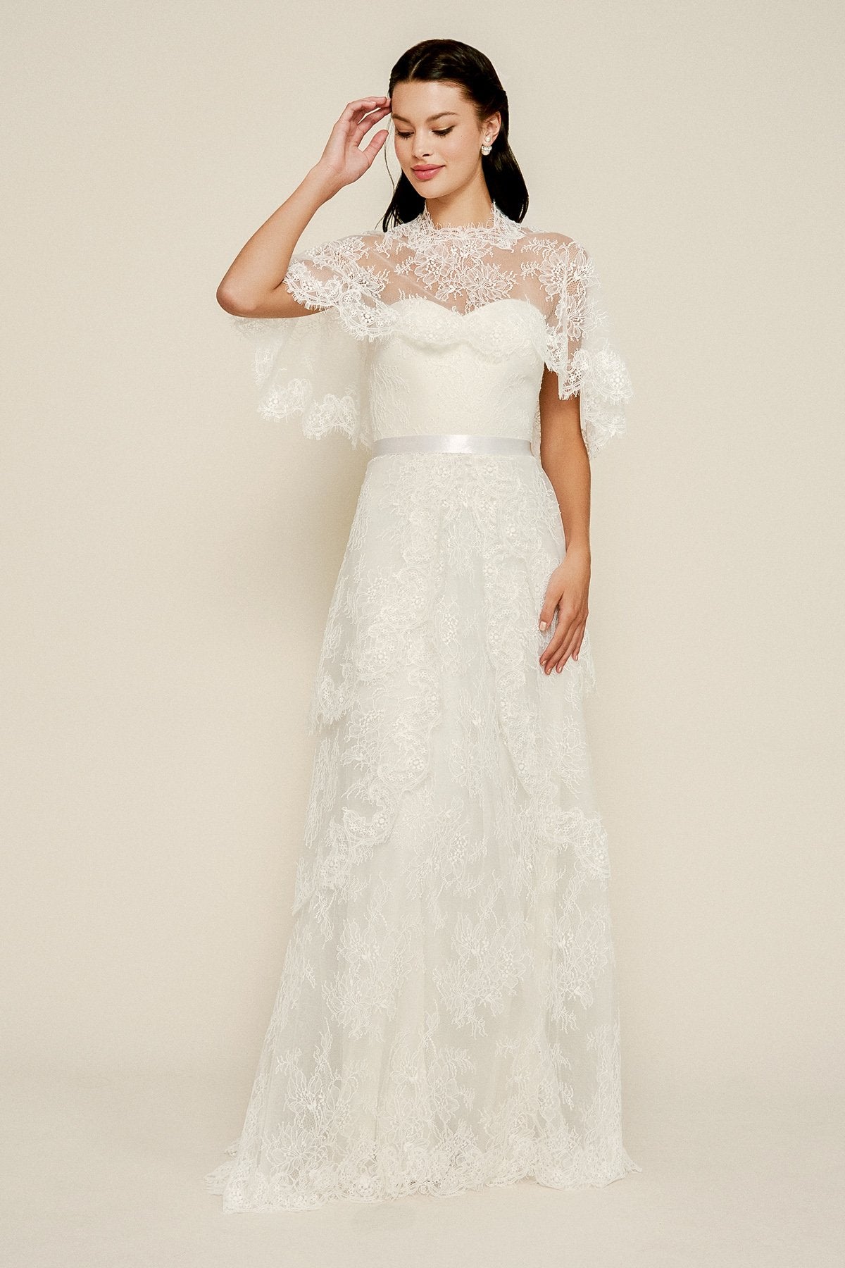 Tadashi Shoji - Binsa Chantilly Lace Capelet