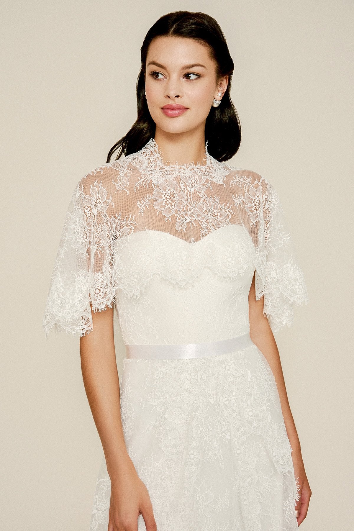 Tadashi Shoji - Binsa Chantilly Lace Capelet