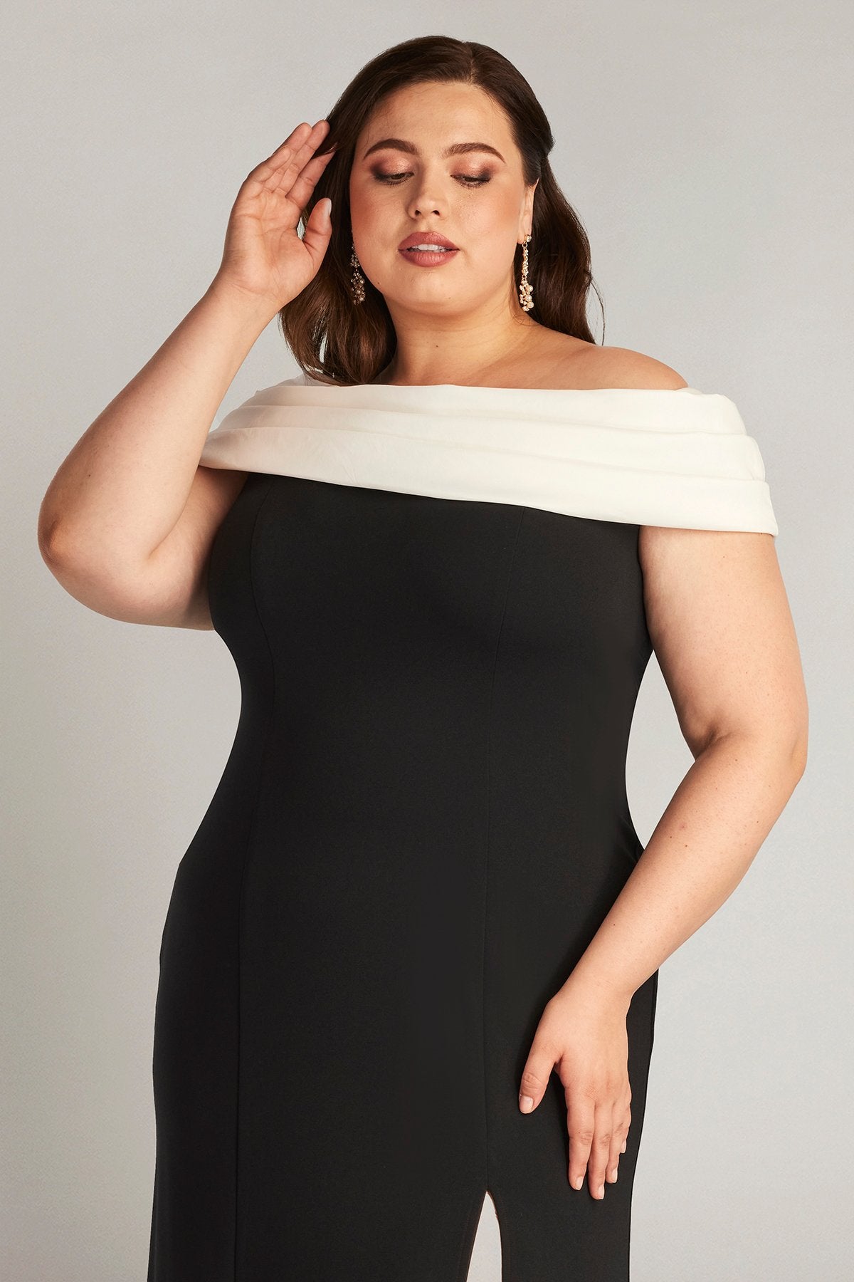 Dalton Two-Tone Off-Shoulder Gown- PLUS SIZE – Tadashi Shoji