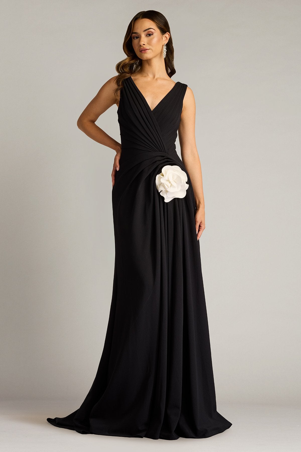 新品　Tadashi Shoji タダシ ショウジ　Porto　ケープ Port Pleated Crepe Gown – Tadashi Shoji Official Online Boutique