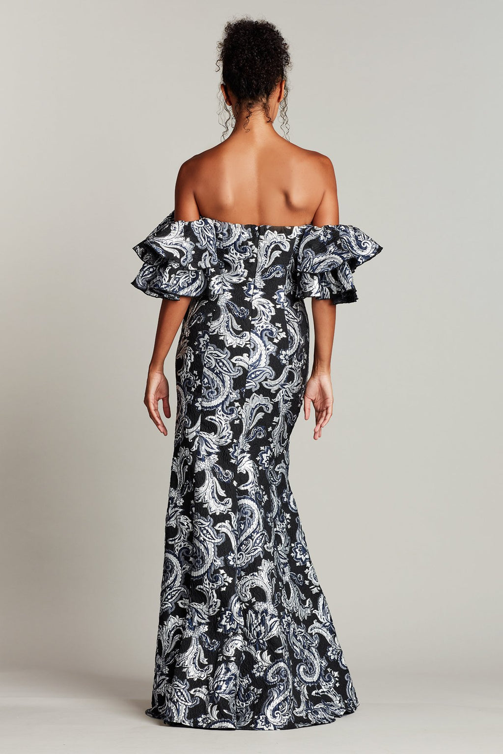 Beste Off-Shoulder Paisley-Motif Gown