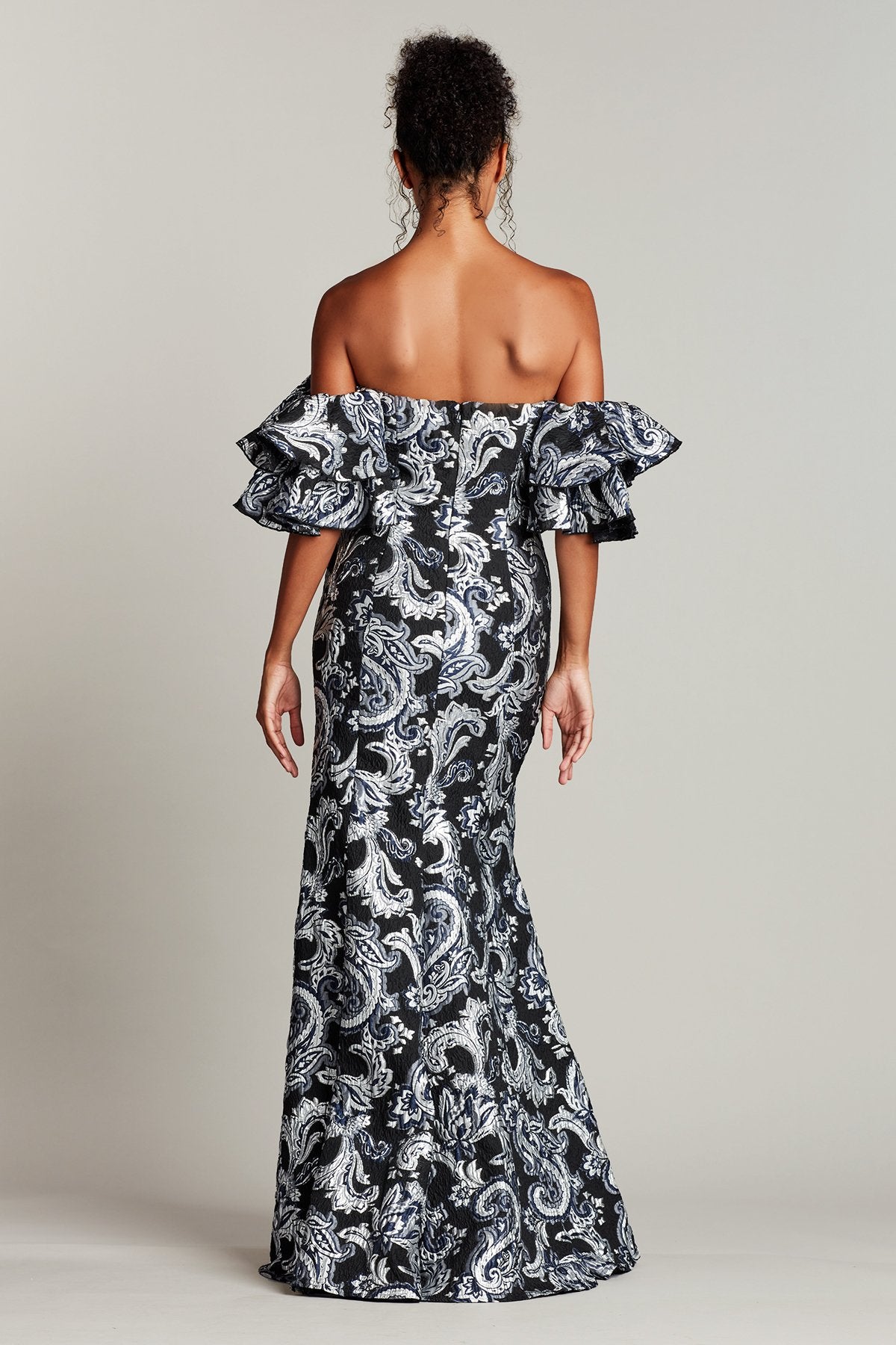 Beste Off-Shoulder Paisley-Motif Gown