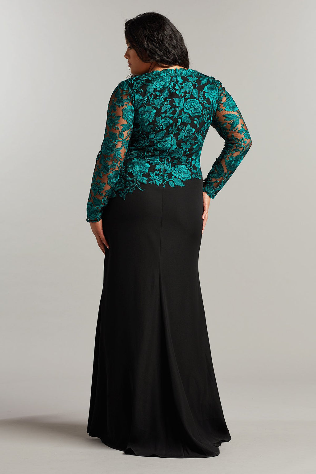 Burcu Embroidered Crepe Gown-PLUS SIZE