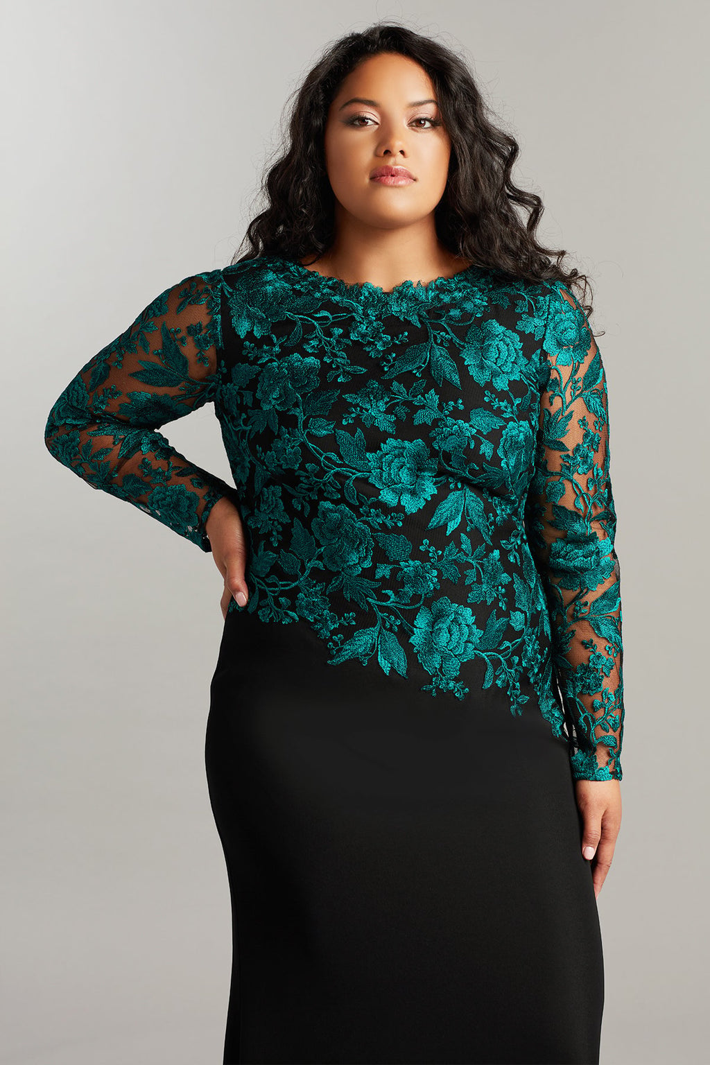 Burcu Embroidered Crepe Gown-PLUS SIZE