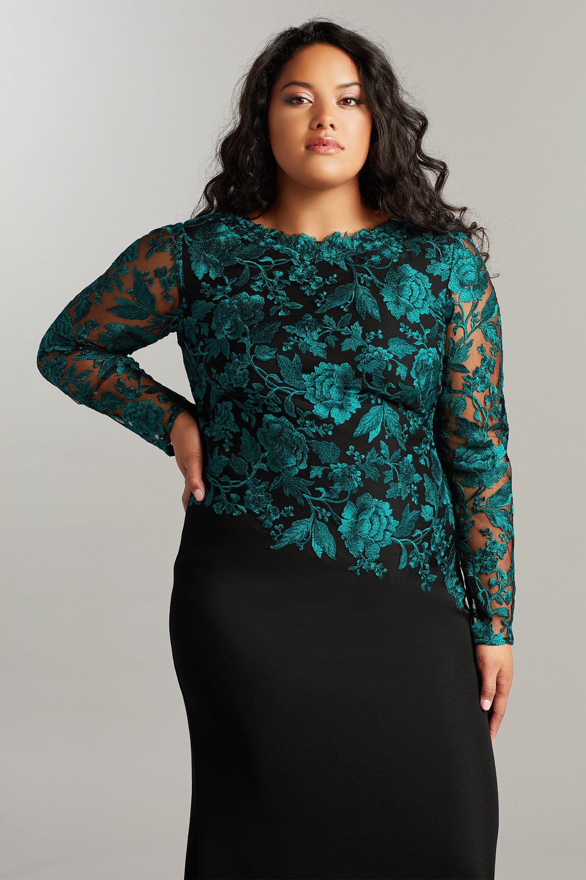 Burcu Embroidered Crepe Gown-PLUS SIZE