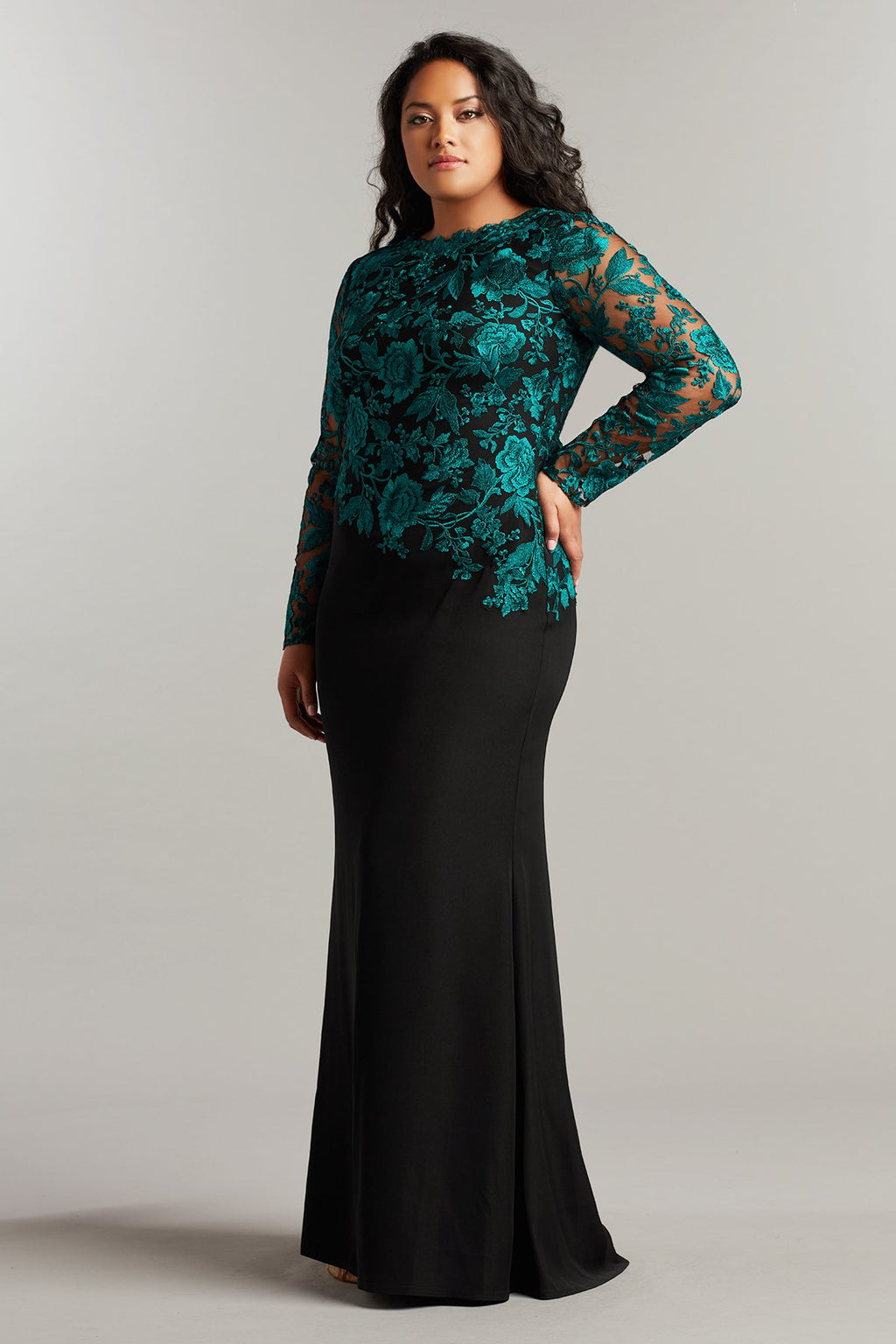 Burcu Embroidered Crepe Gown-PLUS SIZE