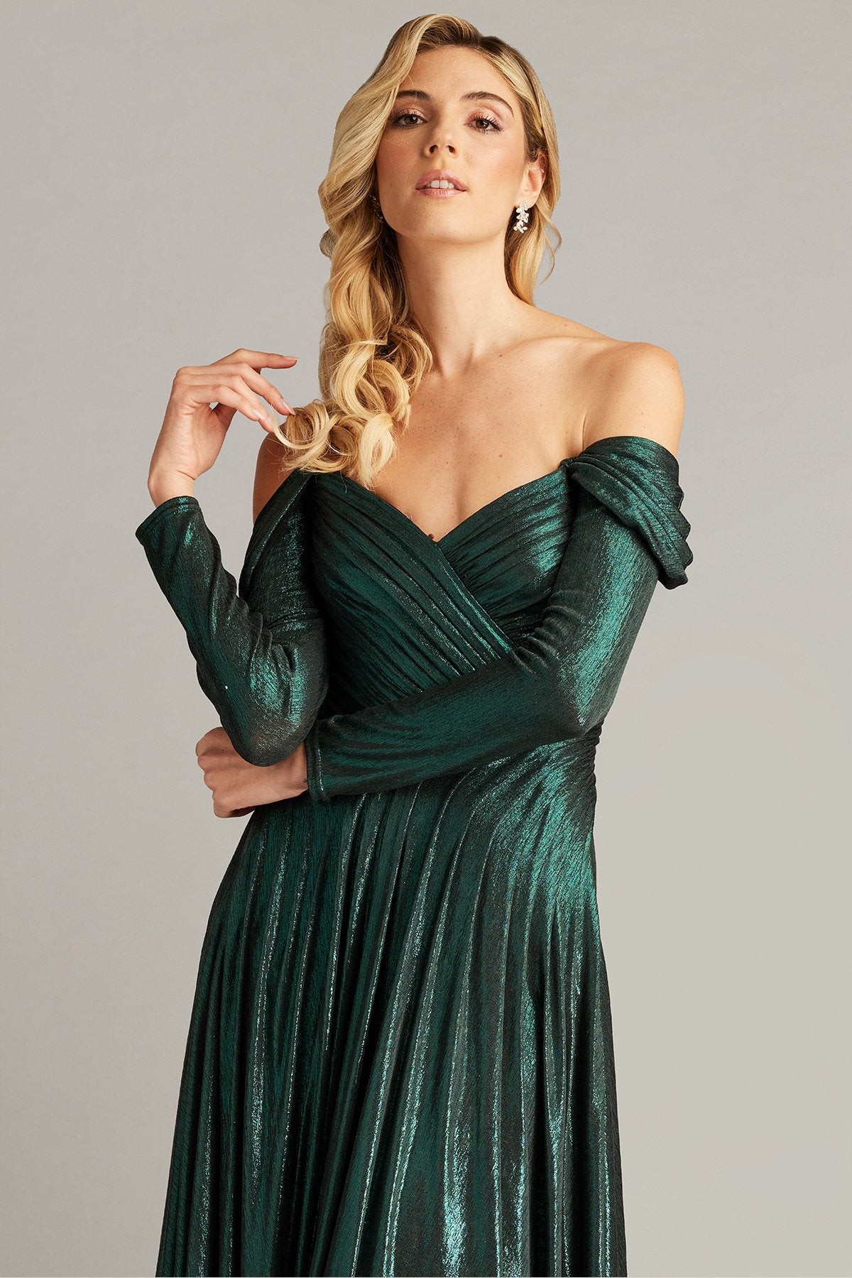 Alysia Off-Shoulder Pleated Drape Metallic Gown – Tadashi Shoji