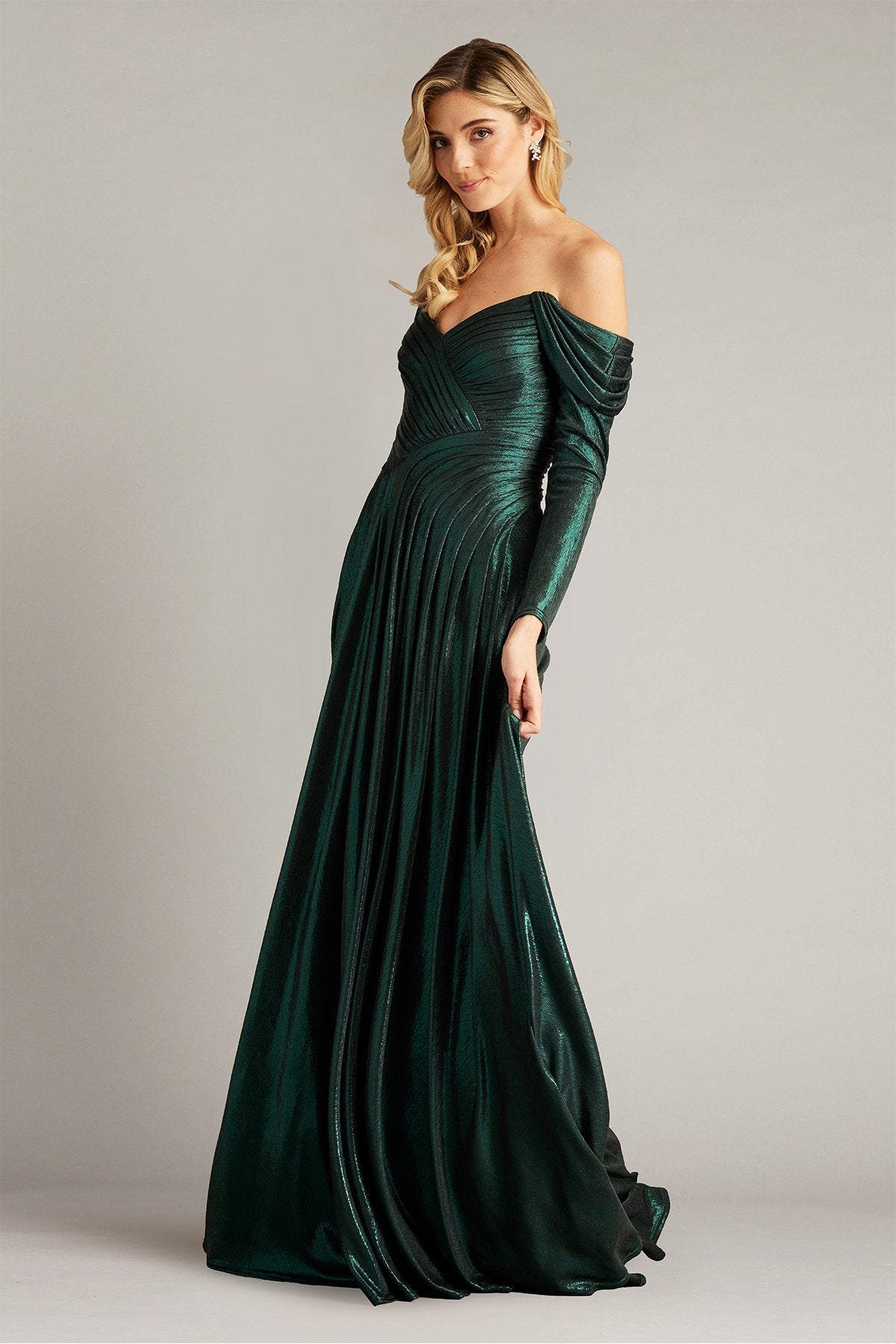 Alysia Off-Shoulder Pleated Drape Metallic Gown – Tadashi Shoji