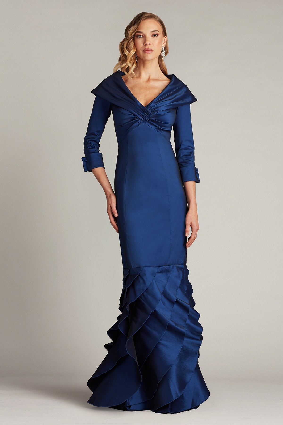 portrait collar cocktail dress Blythe Gown – Tadashi Shoji Official Online Boutique Ve-neck Prom Dress a figure flattering ruched Zara Openwork Embroidery Blue Color:Light Pink Foil