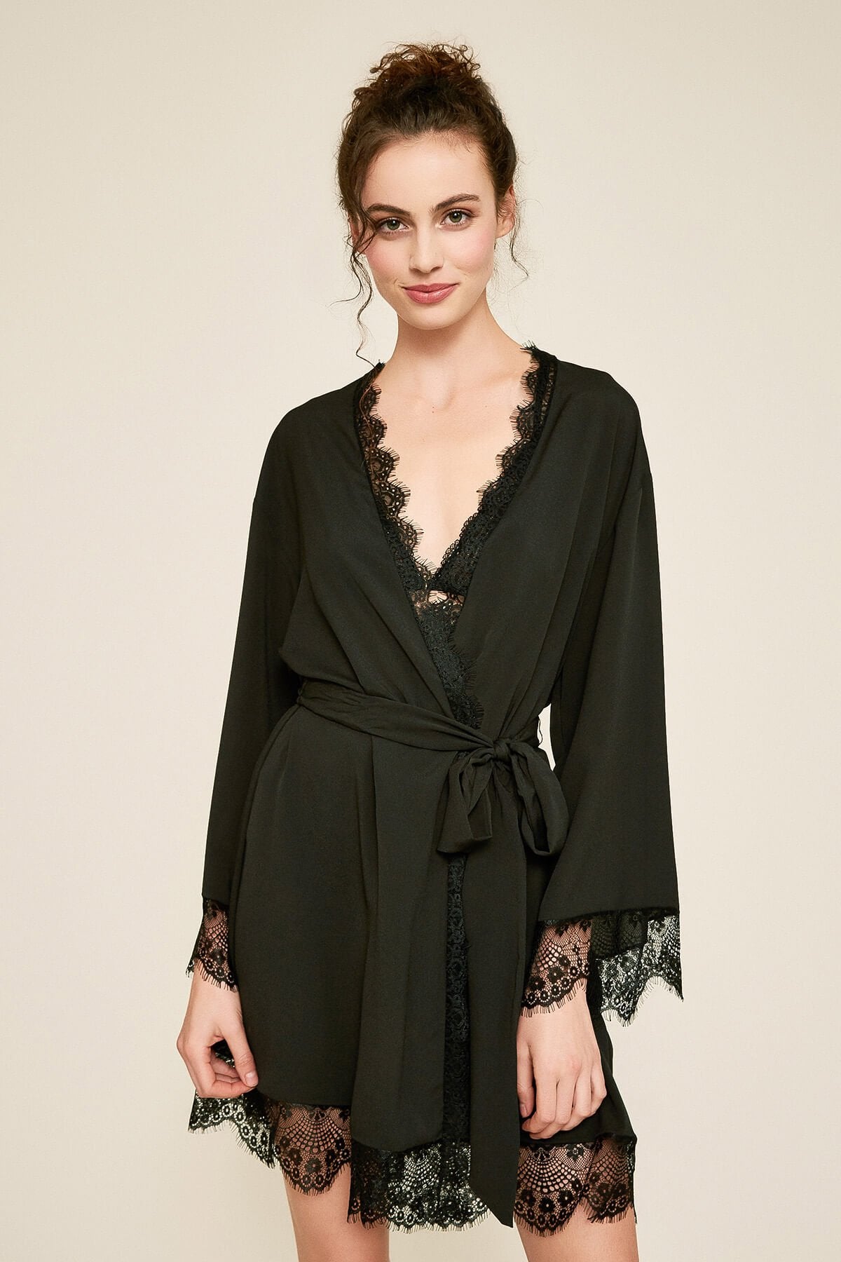 Tadashi Shoji - Vitti Crepe Lace Short Robe