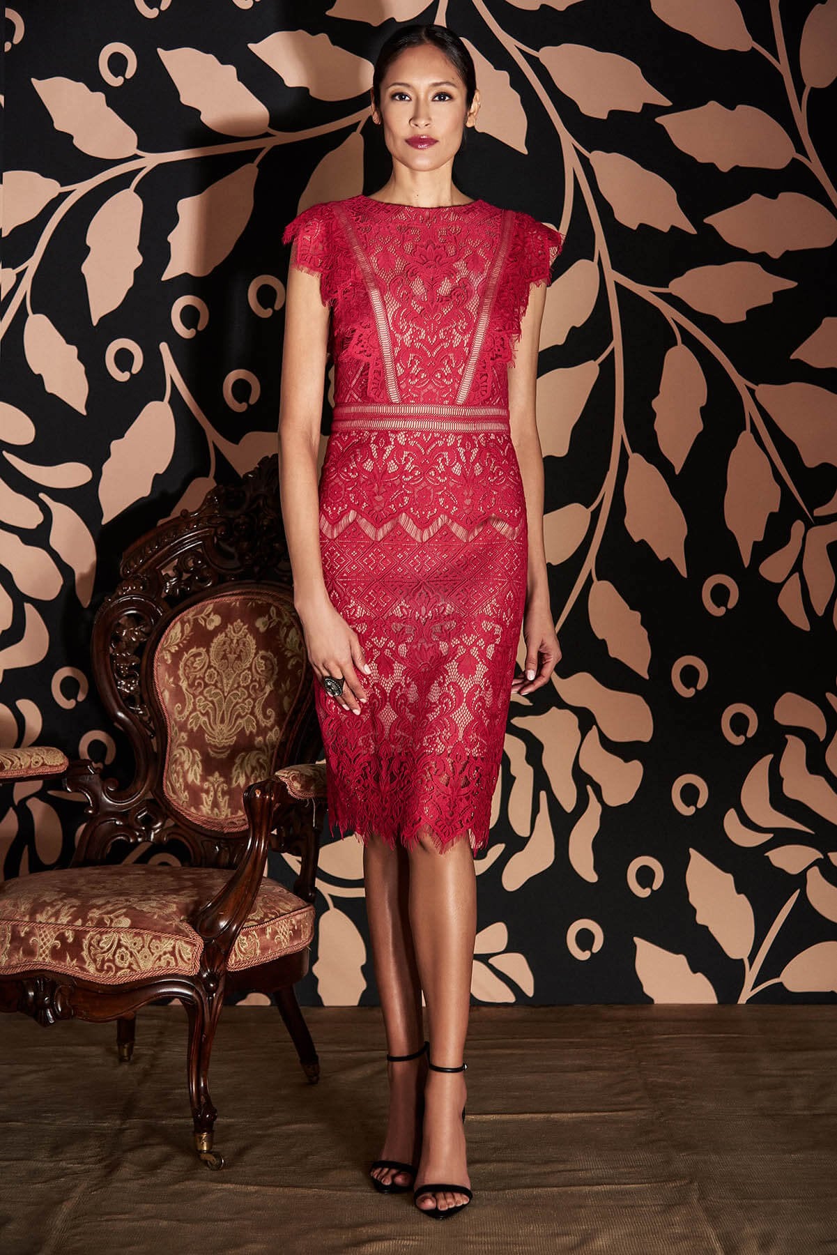 Tadashi Shoji - Lur Sleeveless Lace Dress