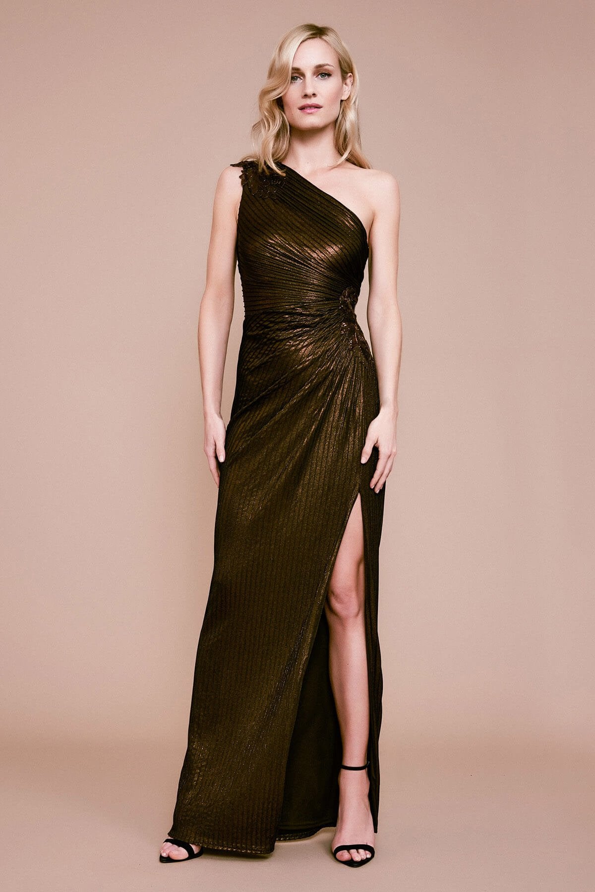 Nigella One-Shoulder Metallic Pintuck Gown – Tadashi Shoji