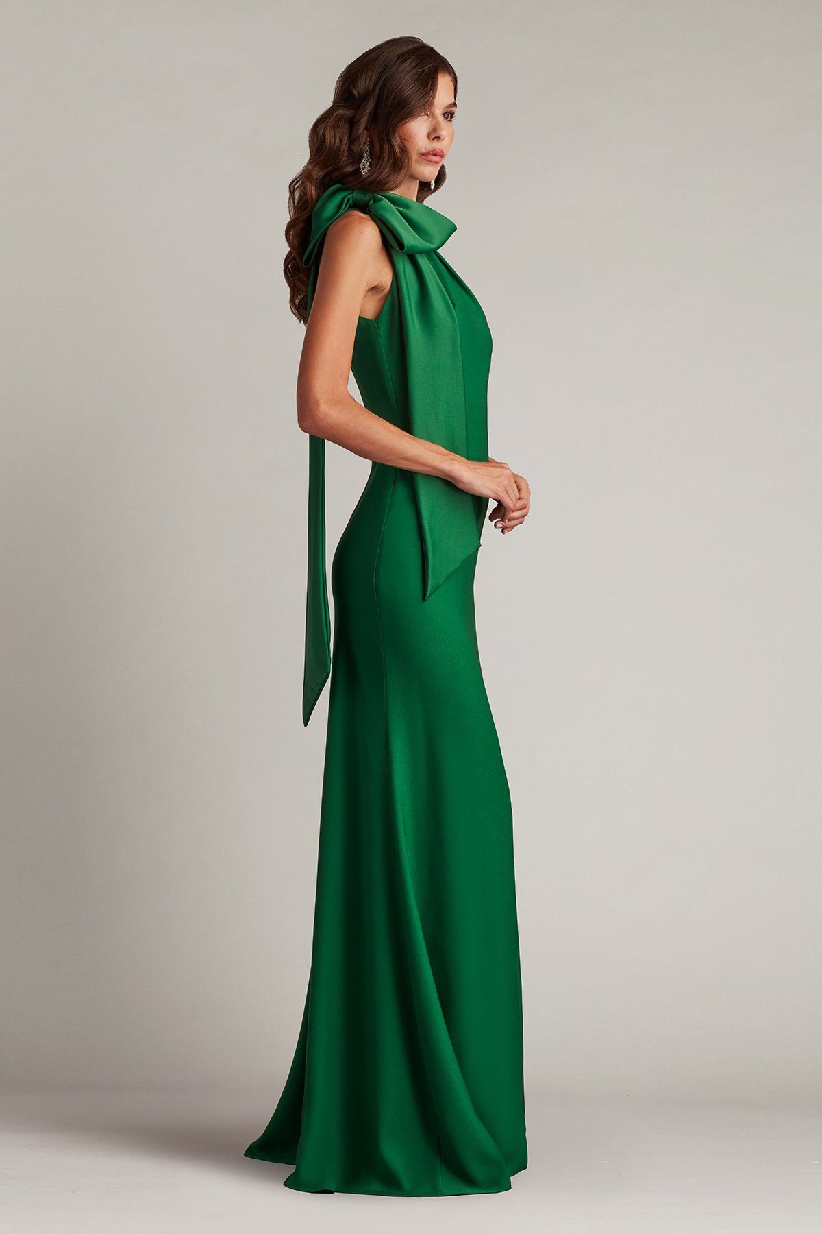 魅力を凝縮【TADASHI SHOJI】Sims Shoulder Bow Halter Gown Sims Shoulder Bow Halter Gown | Tadashi Shoji