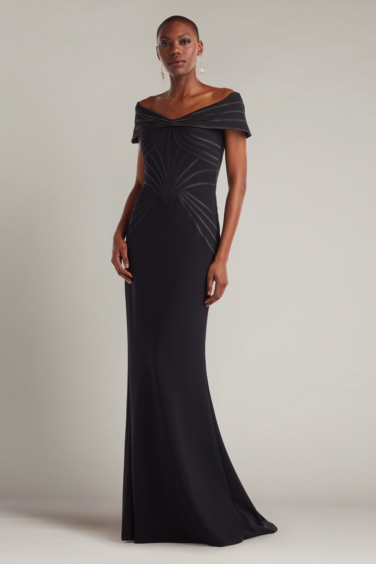 Tadashi Shoji Meridian Sundial Off In Black
