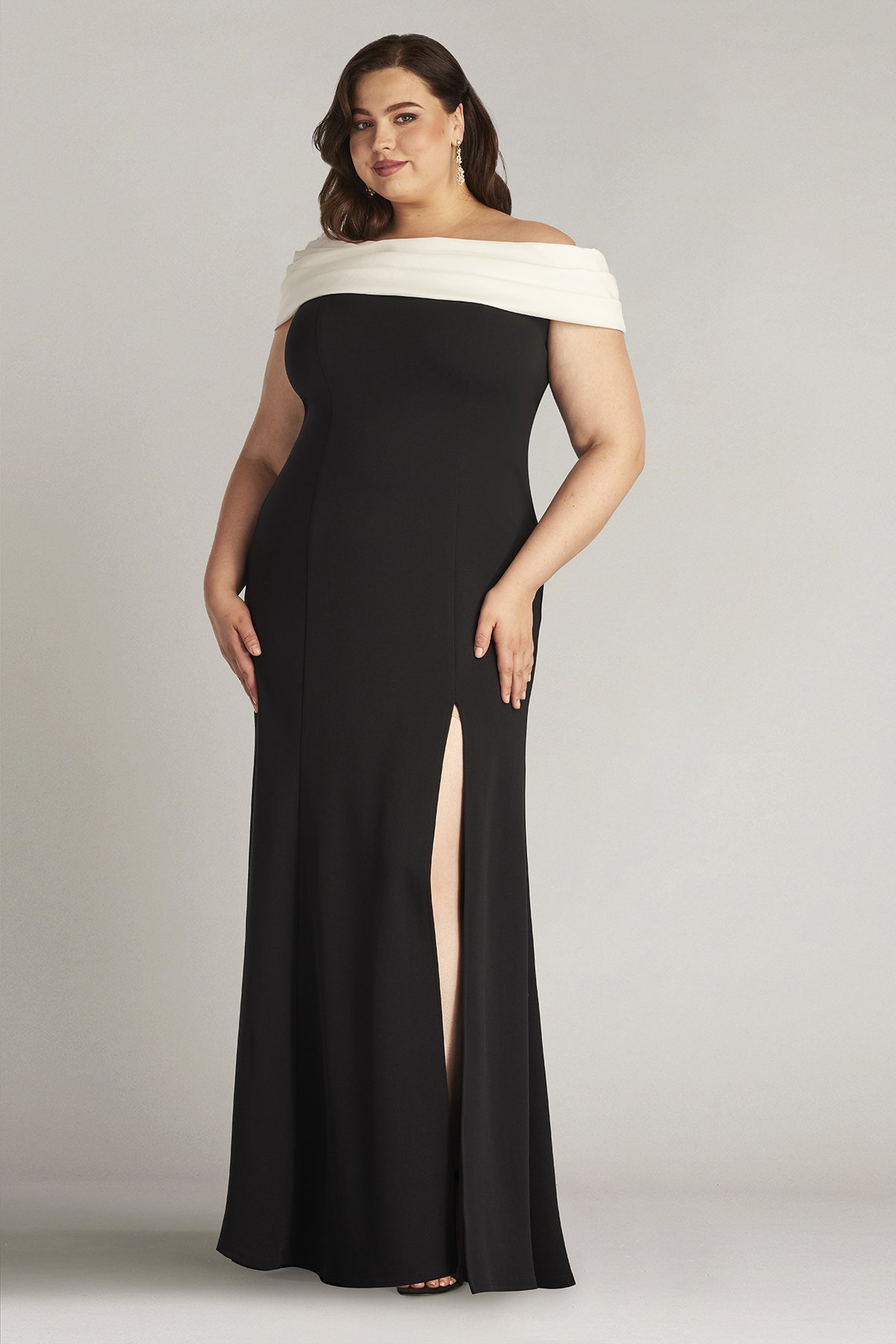 商品画像：TADASHI SHOJI タダシ ショウジ ブラックプリーツロングドレス 2