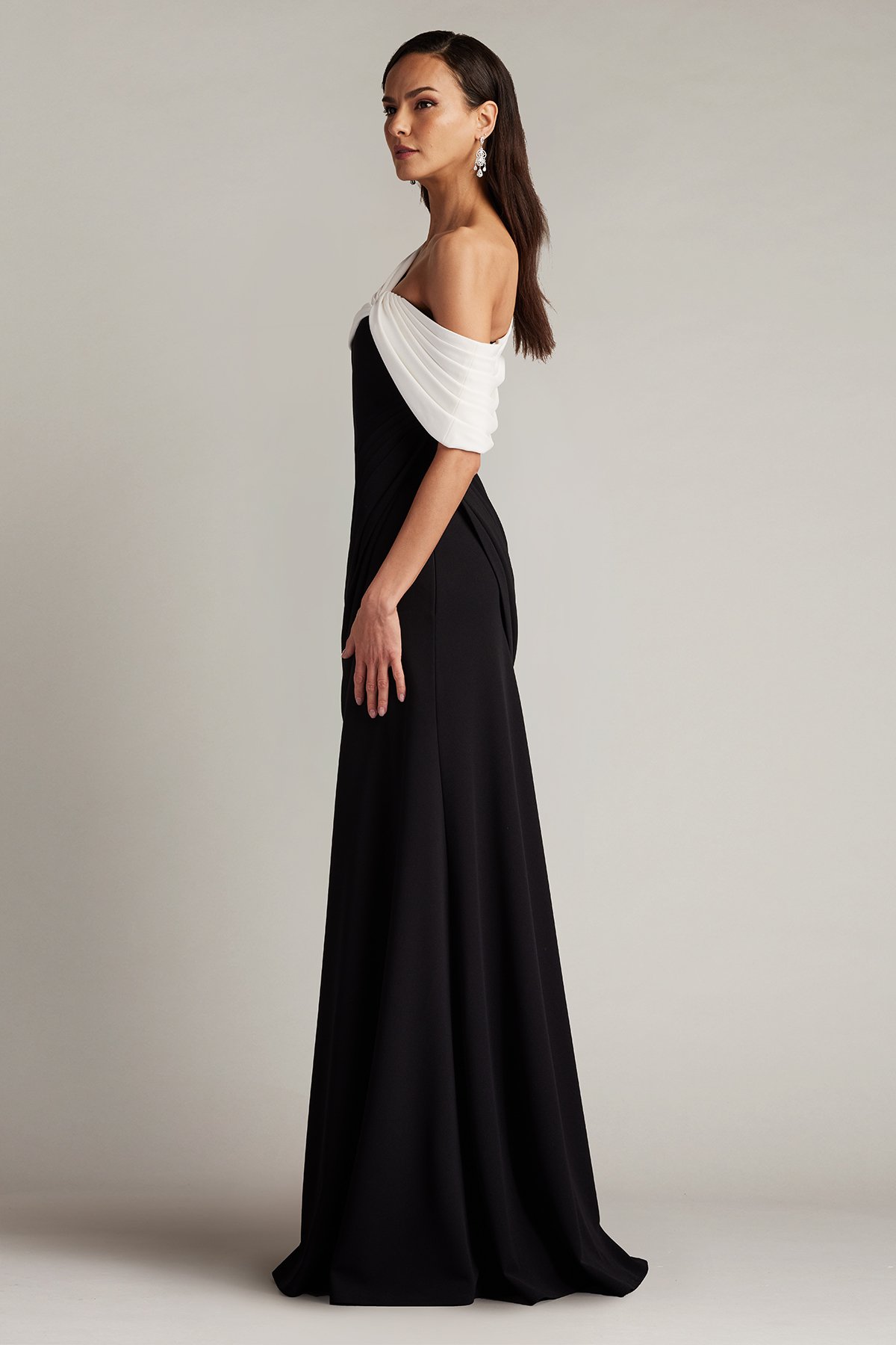 ワンピース SHADOW STUDY PLEATS SOLID SHADOW STUDY PLEATS SOLID – ISSEY MIYAKE ONLINE STORE