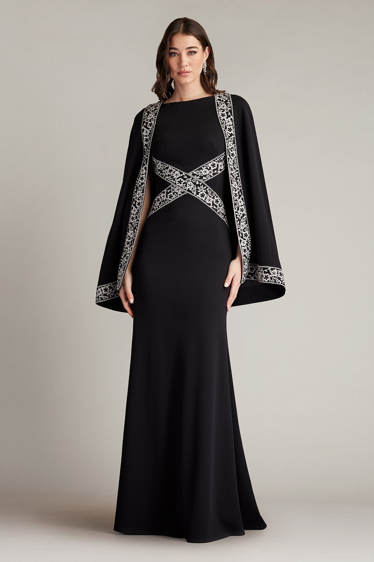 速くおよび自由な Embroidered Bian Trim Shoji Tadashi | Gown Cape ひざ丈ワンピース