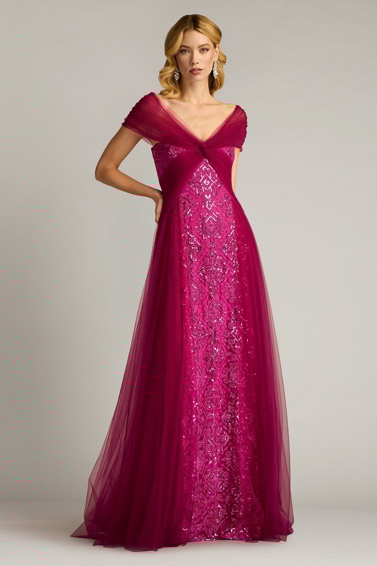 【きれいめファッション51選】上品さと清潔感をキープし Embroidered Sequin Kollmer Tulle Shoji Tadashi | Gown スーツ・フォーマル・ドレス