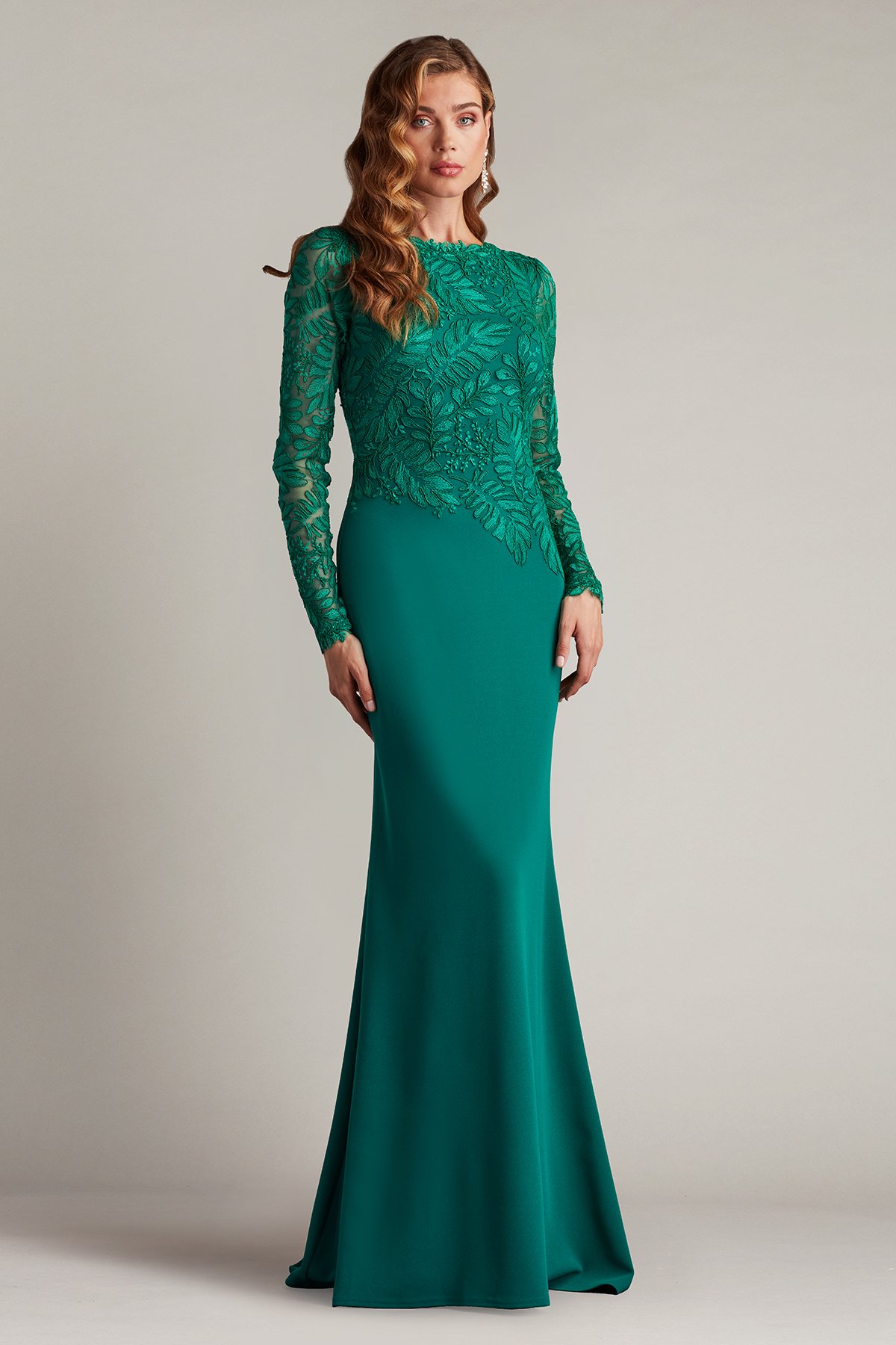 魅力を凝縮【TADASHI SHOJI】Caliste Embroidered Crepe Gown Caliste Embroidered Crepe Gown Emerald | Tadashi Shoji