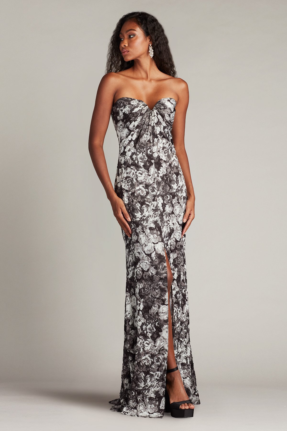 ★セール／即発♪★TADASHI SHOJI フローラルプリントドレス★ Tadashi Shoji Strapless Floral-Print Ruffle Gown | Neiman Marcus