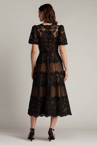 ☆TADASHI SHOJI エンブロイダーレースワンピース☆ TADASHI SHOJI - TADASHI SHOJI レースワンピース タイムセール